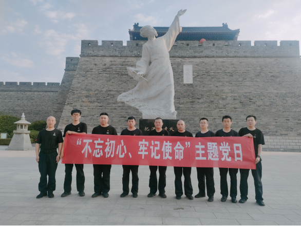 諸城守押大隊(duì)黨支部超然臺(tái)黨性教育基地開展“不忘初心、牢記使命”現(xiàn)場教學(xué)活動(dòng)405.png